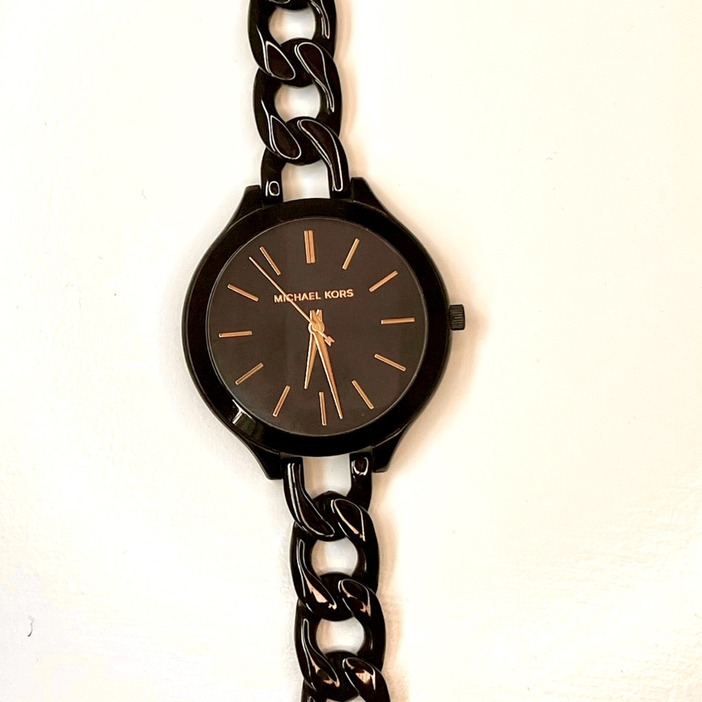 MICHKEL KORS Watch - Picture 3 of 10